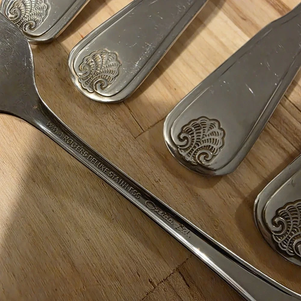WM A ROGERS c1991 COLONIAL MOOD DELUXE‎ STAINLESS 6 PLACE/ SALAD FORKS